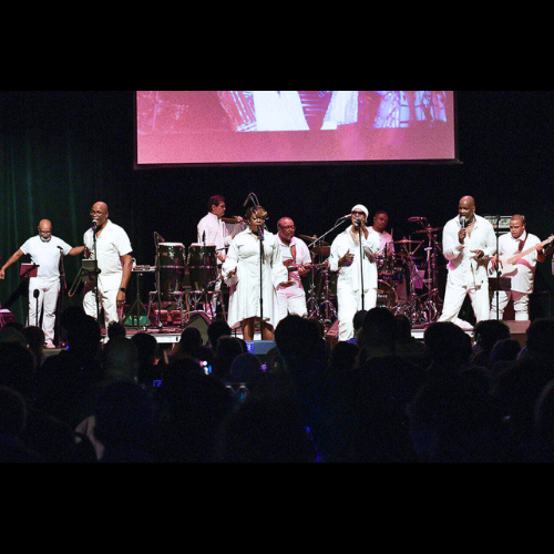 In Gratitude: A Tribute to Earth, Wind and Fire